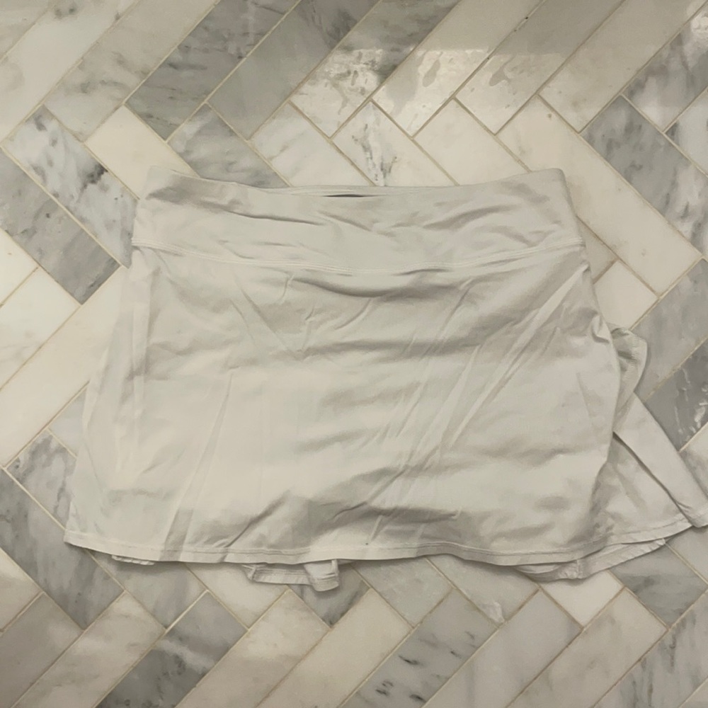 Women’s tennis skirt, excellent condition.